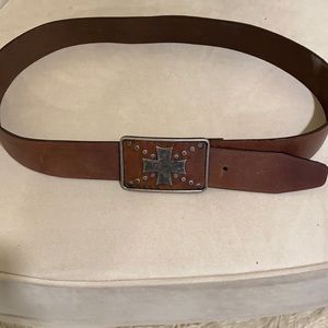 Men’s Guess never worn belt with buckle.